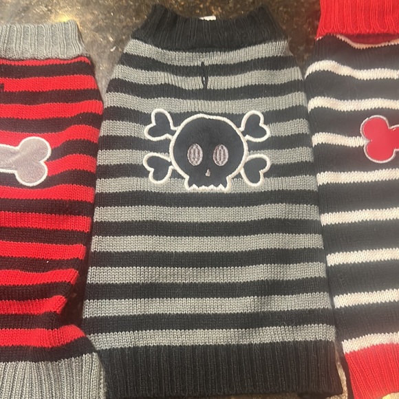 Dog sweaters size medium bundle - Picture 3 of 8